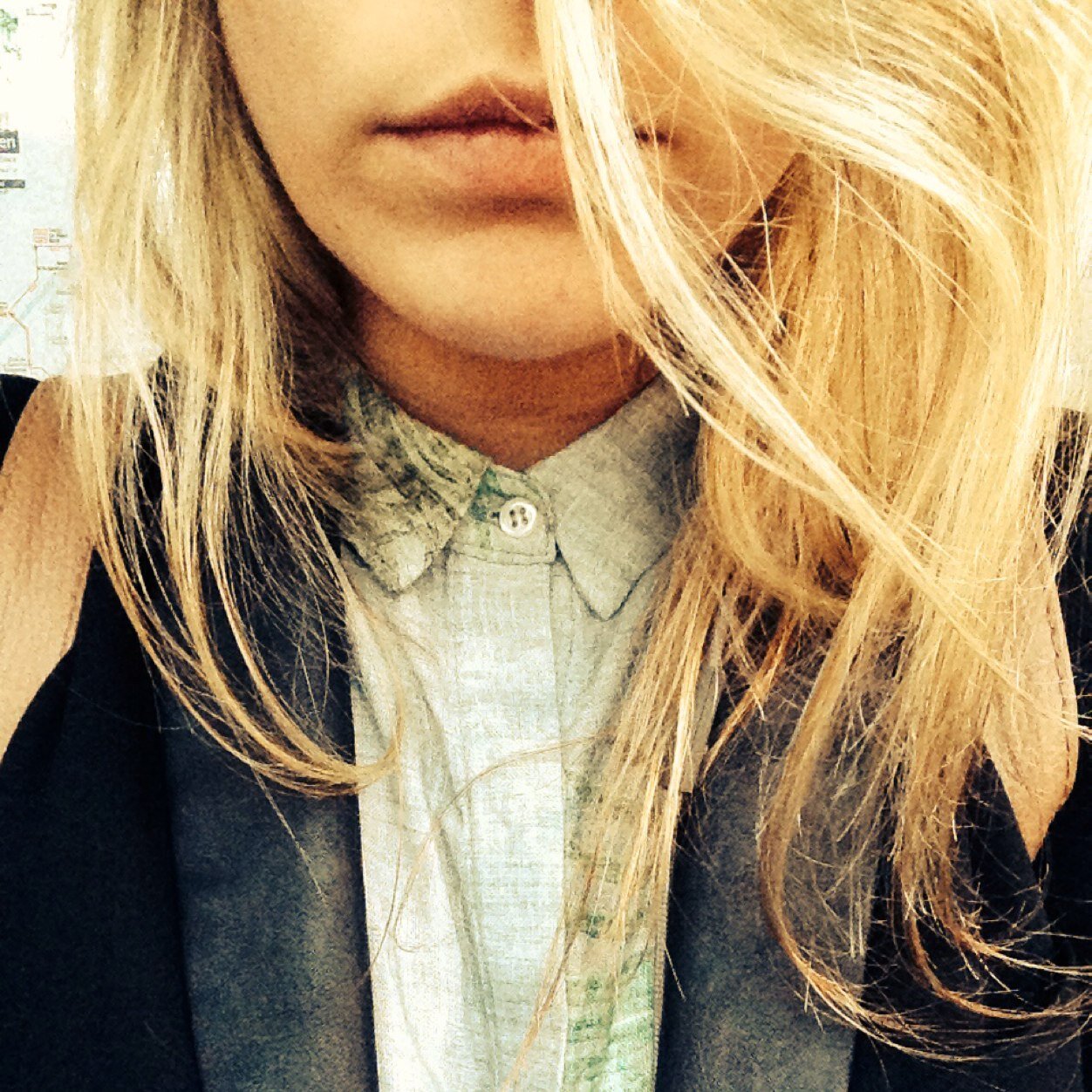 Maudus_'s profile picture. Fanatique des ronds de fumée de cigarettes et des tours de crayon avec les doigts. - Gouine en blouse blanche.