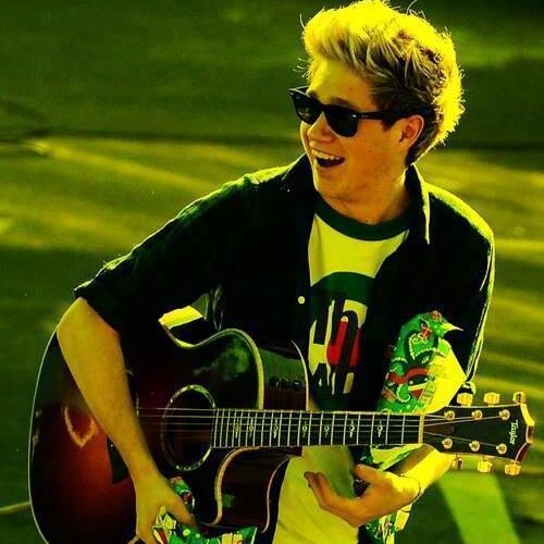 ♥ Justin Bieber And One Direction ♥ !!   Curling ♥                                                        ♥ Believe ♥  I love 5sos ♥