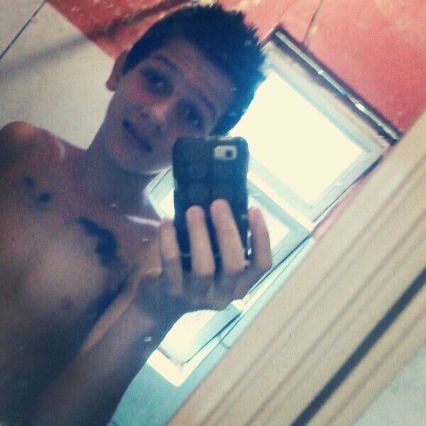 Mlk vooçe é como uum eermaão pra miin ;$ , sempre voou estaar ao seu lado (LL ' 
 Aqqui ; @EsteefanePonce u-u :m'