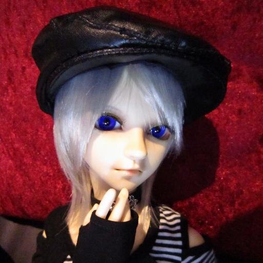 初めましで、台湾からの卯月と猫です。今は東京に日本語とフランス菓子を勉強しています。  普段は無口ですけれど、でも知り合った後言葉はだんだん増えます。(●´艸｀)ヾ  ネコが大好き！  どうぞよろしくお願いします！