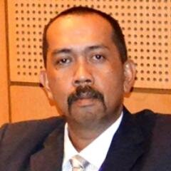 Membekal dan Menjual Cincin dengan berbagai jenis batu permata seperti Nilam,Zamrud,Delima,Batu Serai dan berbagai bagai lagi.Tel: 0142308873 Neik.