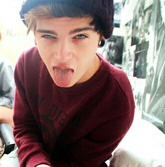 Julian Blackthorn. Pintar como forma de vida. Dudo que me conozcas bien. Adorable a mi manera. I JUST WANNA BE FREE.