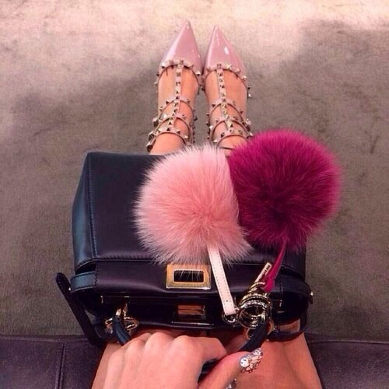 __SaraahAS's profile picture. A gemini female/zayed university student - Be a lady with class and attitude.