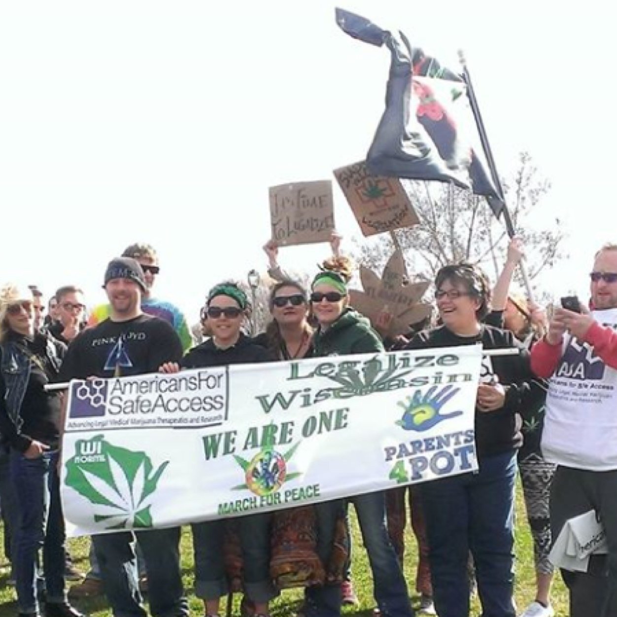 LegalizeWi420's profile picture. Help spread the word to legalize wisconsin... We are prepared for the fight are you?

Photos atricles and jokes