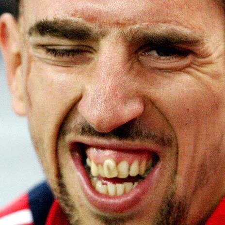 Twitter fictício da maior lenda braba do litoral, antibrasileiro declarado e europeu de alma... HALA SERGIO RAMOS !