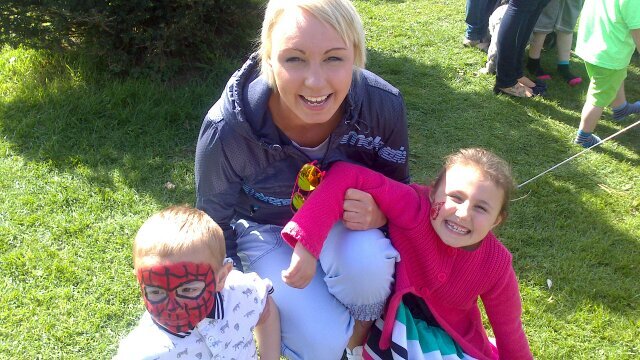 Hey im 29 single yummy mummy ;) have two beautiful kids who I love & cherish Nicole & Jayden r my life xx