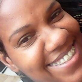 sou uma adoradora de um deus vivo e poderoso mãe,amiga,familia,esposa extrovertida feliz amo todos que adora a deus.