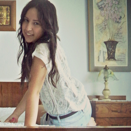 Disfrutando de cada momento de la vida, sonriendo a los problemas, maestra de primaria.