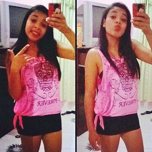 Ela me faz sorri, me contemplou, com teu carin com teu calor. Ela me complementa.