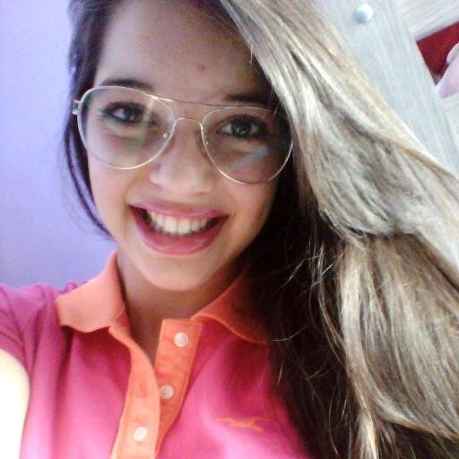 Nunca deixe passar a oportunidade de amar, pois o seu coração jamais vai lhe perdoar.