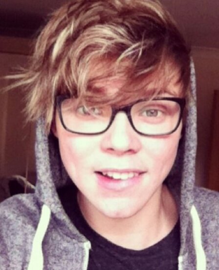 i'm proud of all the fans of 5sos thank you very much *-*