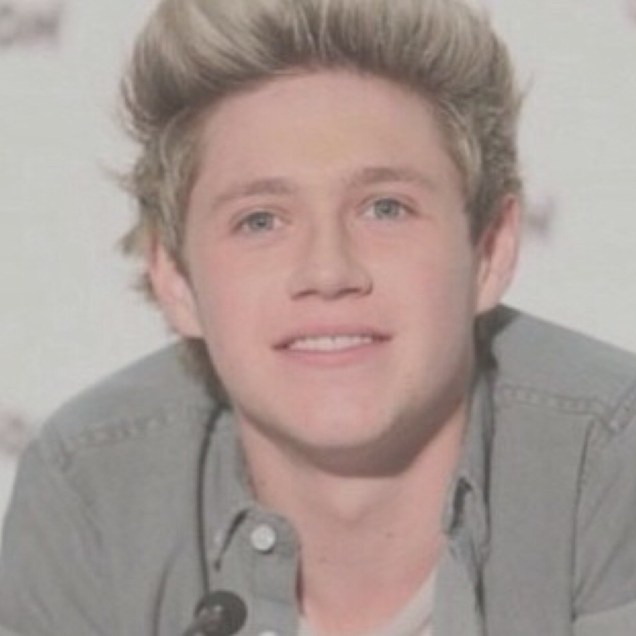 Follow @acousticzain and i will give you a free follow