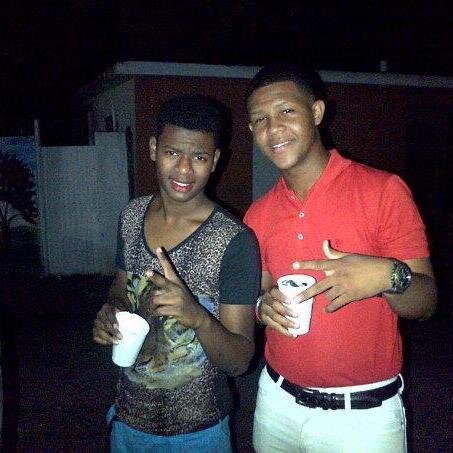 ... Curate yo soy jevi y busco amigo jevii buscame en ^FB^(bimal ubri).PING {21356620} espero por tii