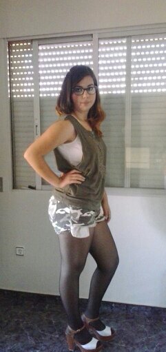 Me encanta estar con mis amigas, me gusta pasarlo bien, quiero aprender a tocar una guitarra y adoro a one direction
