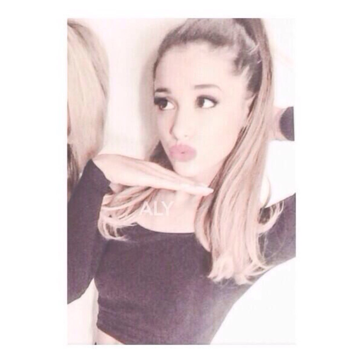 follow @admiresari ♡