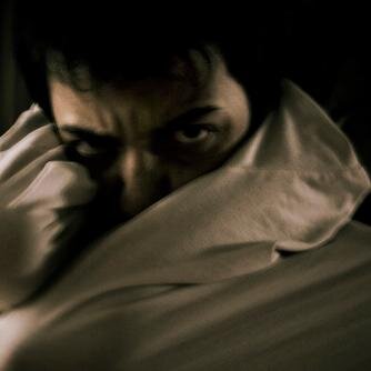 Mi mente está igual de podrida que esta sociedad. Tan poco espacio para describir lo que que siento hacia la vida. LA ODIO.