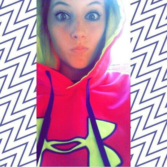 adriennee15's profile picture. 