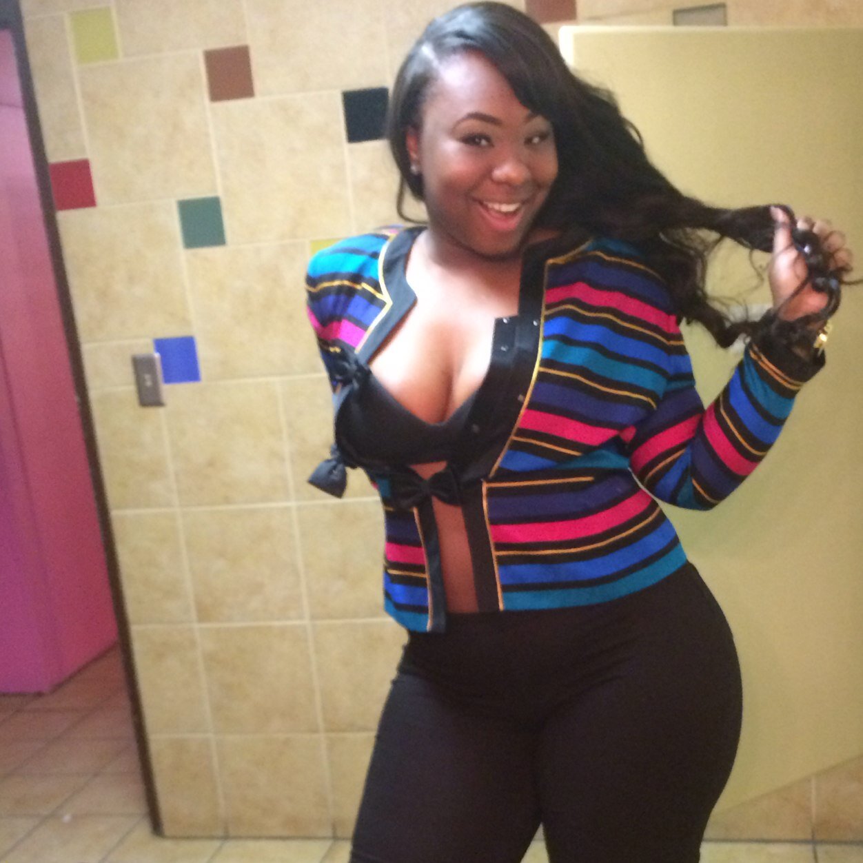 Whit_sobossy's profile picture. 1st off its Monne's world! ❌shorts.
WE DONT DO EXCUSES TO BUSY MAKIN MOVES‼️.......cant go nowhere but up‼️