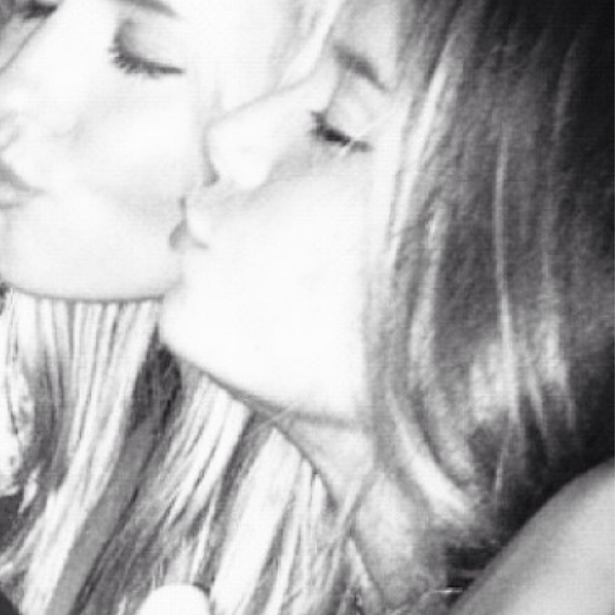 Leah_CharbitB's profile picture. 