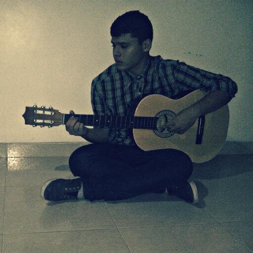 Guitarrista, amando la musica desde que tengo memoria. me vale madre que piensen mal de mi