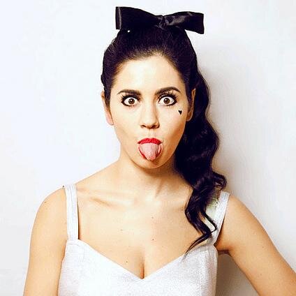 ReactionsMarina's profile picture. because why not?