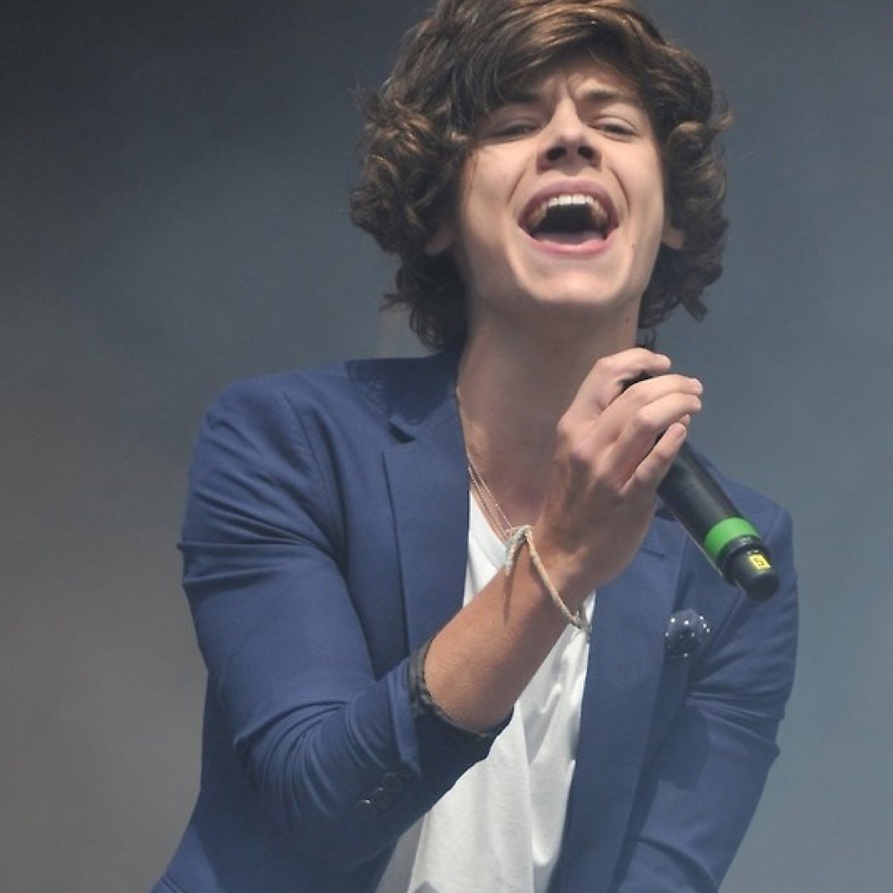 @niallayyee just gave you a free follow! go follow her please!! (she follows back)