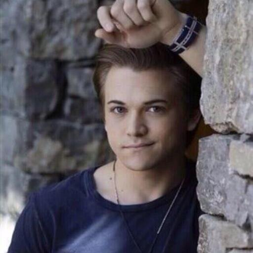 ◣Hunter is my superhero◢… █If you need anything don't be afraid to ask█ ◤We're not invisible◥ If I don't follow back just askツ