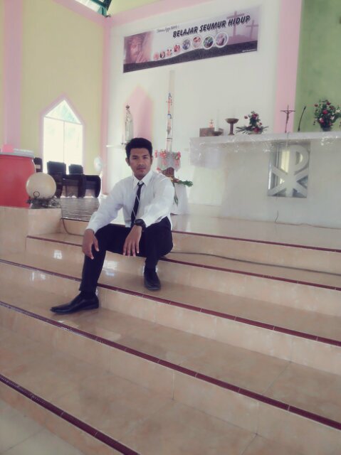 Simple person, try to be better person...=) Mention me for follback =D