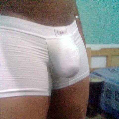 Soy Soltero - ACTIVO - Profesional y Busco Pana Serio Simpático Pasivo con Grande Duro Redondo y Rico Trasero Cero Locas. Gracias theanyelblue28@outlook.com