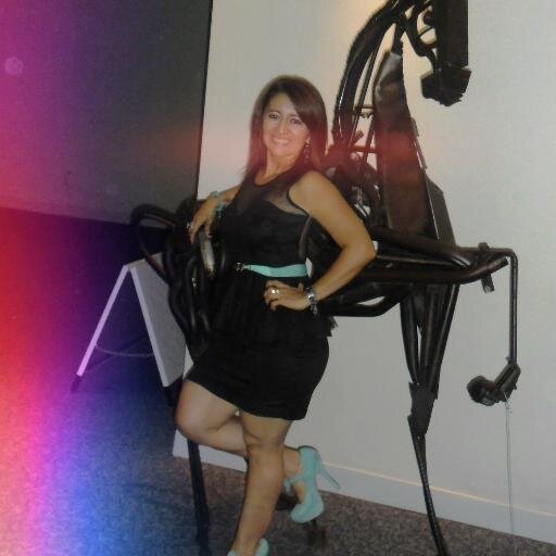 me gusta la gente que comparte con los demas, la gente sencilla, humilde, alegre, positiva y amo la vida....