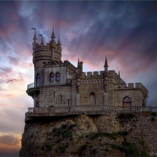 #Crimea | #Russia | #Ukraine | Economics | Euroskeptic | Anti-#US foreign policy & all things geopolitical. RTs are not endorsements.