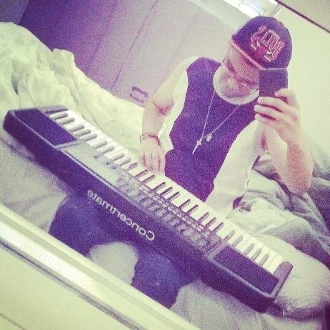 Hey people!! keep calm i am a directioner boy!!!  im taken,sorry! I loVe u 1D girl love Joyce Figueroa 3 Hiii!