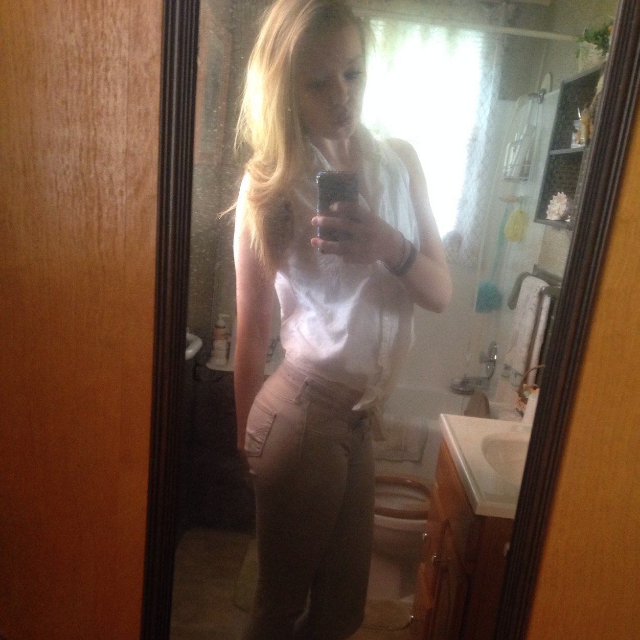 shelby_still's profile picture. Had to make a new one my other one got hacked.. But follow me, I'm 18 about to graduate. Im down to earth and looking for friends, Hmu.