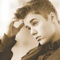 tengo 16. Soy beliebers Mi cumple es el 19 de abril. Mis idolos son   justin bieber demi lovato y cody simpson.Amo  the vampire diaries y the walking dead