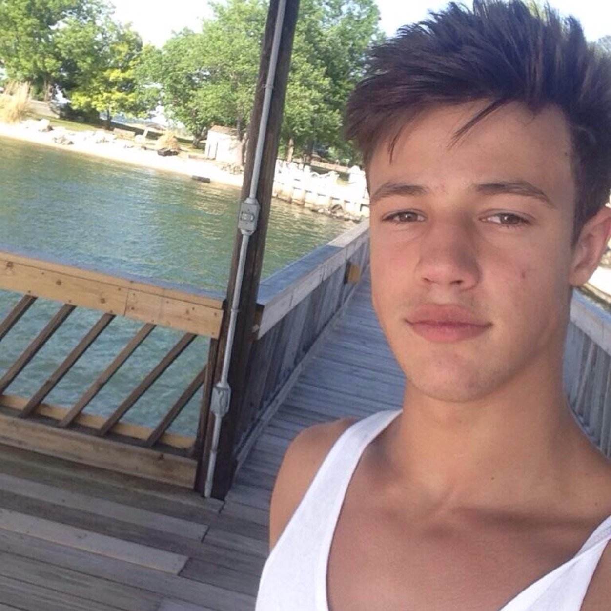 follow @espinosa_dreams and @mahoganytho pleaseeeeeeeeeeee help Lox notice @espinosa_dreams