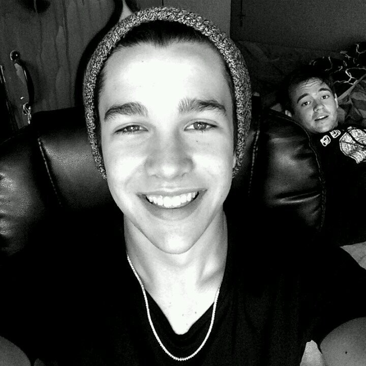 hey I am a mahomie plz follow me don't unfollow
