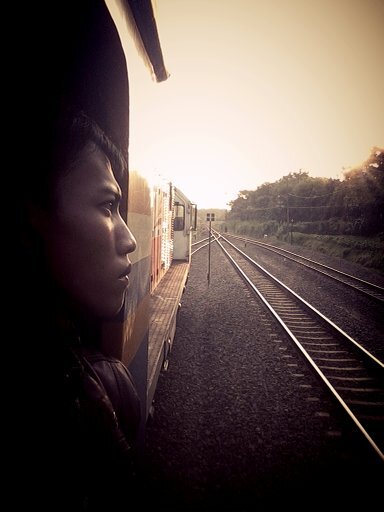 i'm simple:

_LEPAS_
Lugu
Eman 
Polos
Asik
Santai