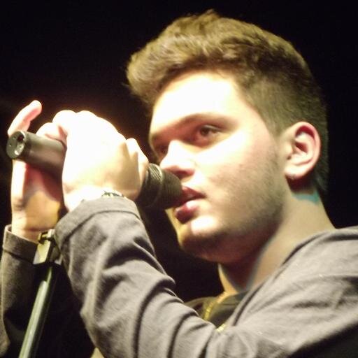 Vocalista da Banda ''Redentores'', O Céu é o Nosso Limite , O Céu é o Nosso Lugar ...  http://t.co/4ozkqORn6o