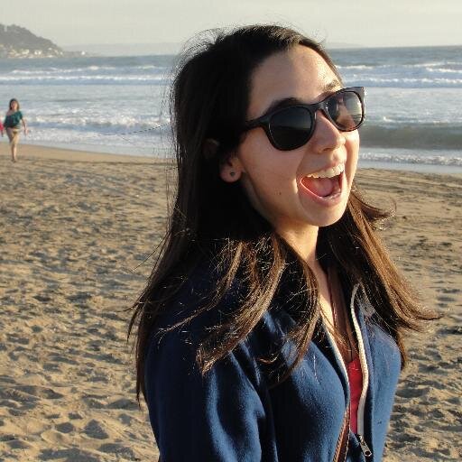 Prefiero la fanta, el indie, el café, la Economía y la Política. Las nueces me dan alergia y leo el diario de atrás para adelante.