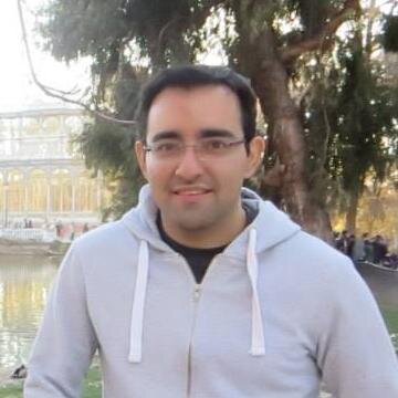 Phd(c) Telematic Engineering - DIT UPM,  MSc. TICs. Computer Engineering. Using cloud and mobile apps for optimizing processes in education and industry areas.