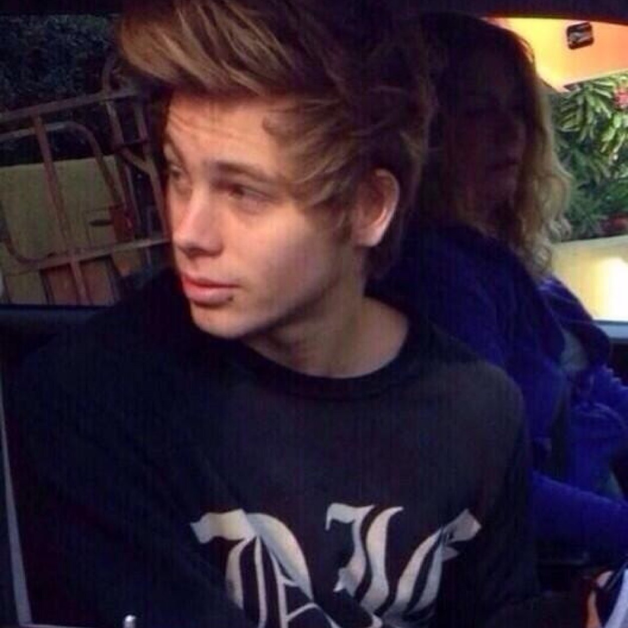 Please follow @vogueatheart, @pizzaaashton, @_Imagine5sauce_. They might just follow back..Have a good day. ;)
