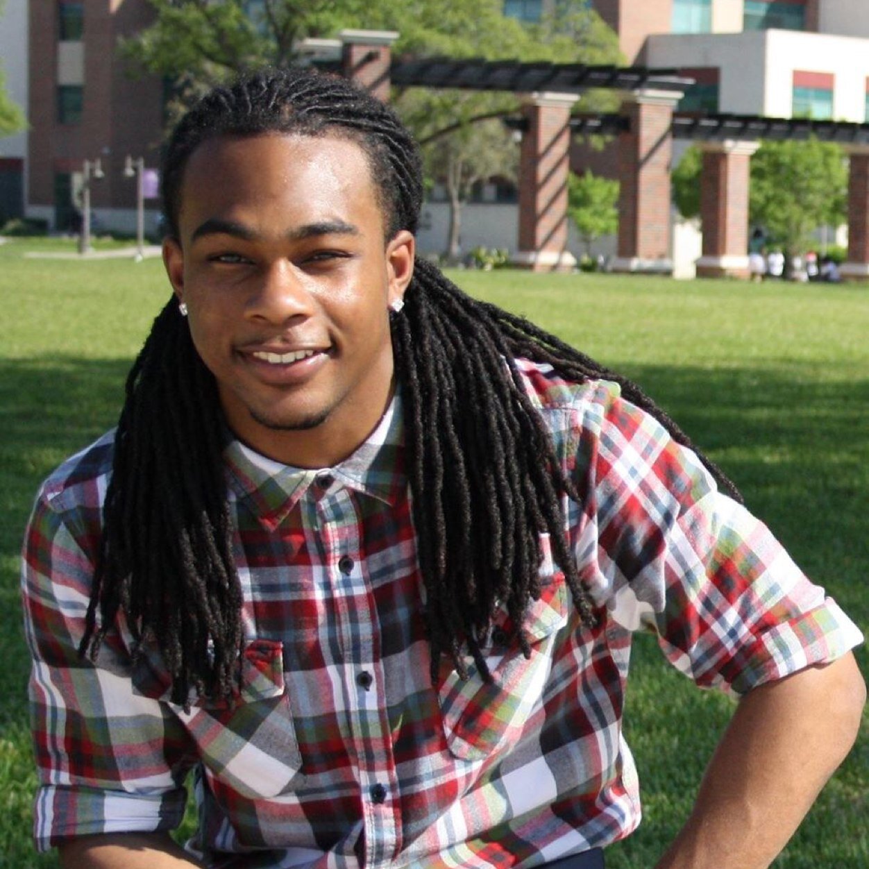 25 - Masters Degree- , Music and Life are my passions, Bisexual and not ashamed, Successful