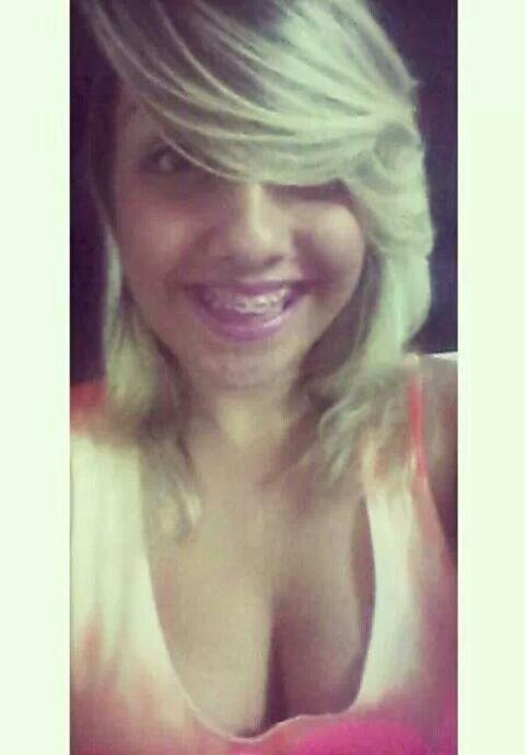 Nunca deixe que a saudade do passado e o medo do futuro estraguem a beleza de hoje , pois ha dias que valem momento , e ha momentos que valem por toda a vida .!
