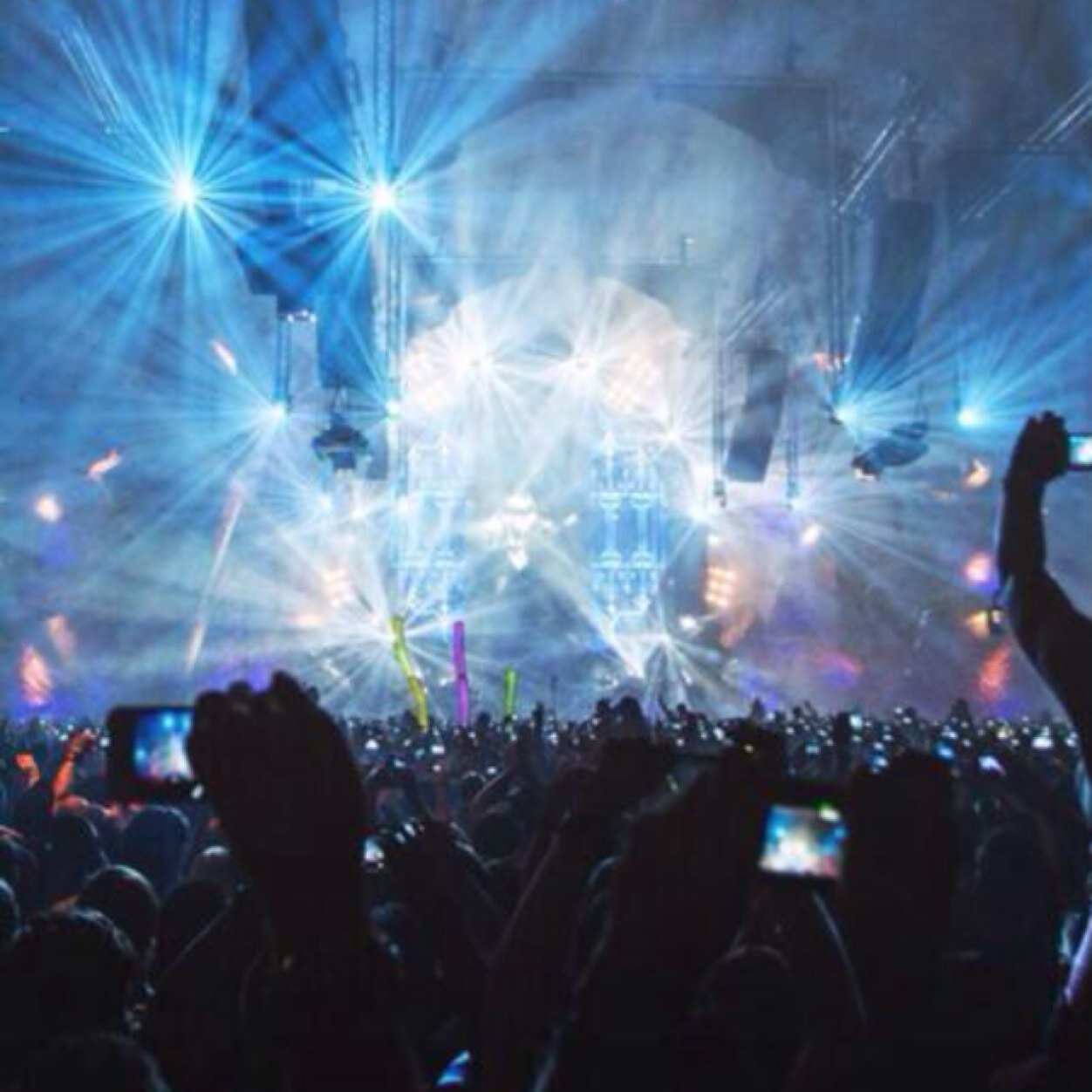 Electronic music saves lives! Follow for great tweets about electronic music.