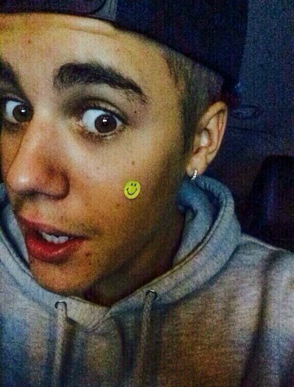 justinplotwist's profile picture. shit happens