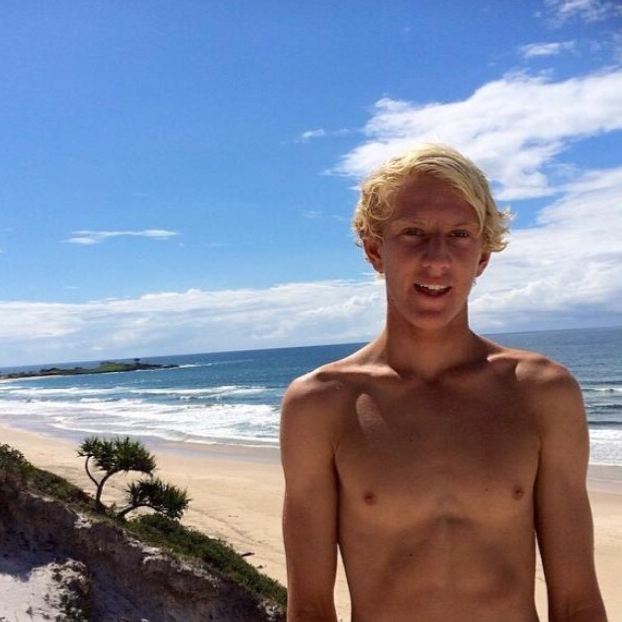 chris_zaffis's profile picture. Student and Surfer. Loving life! Resides from Angourie. 16 years old