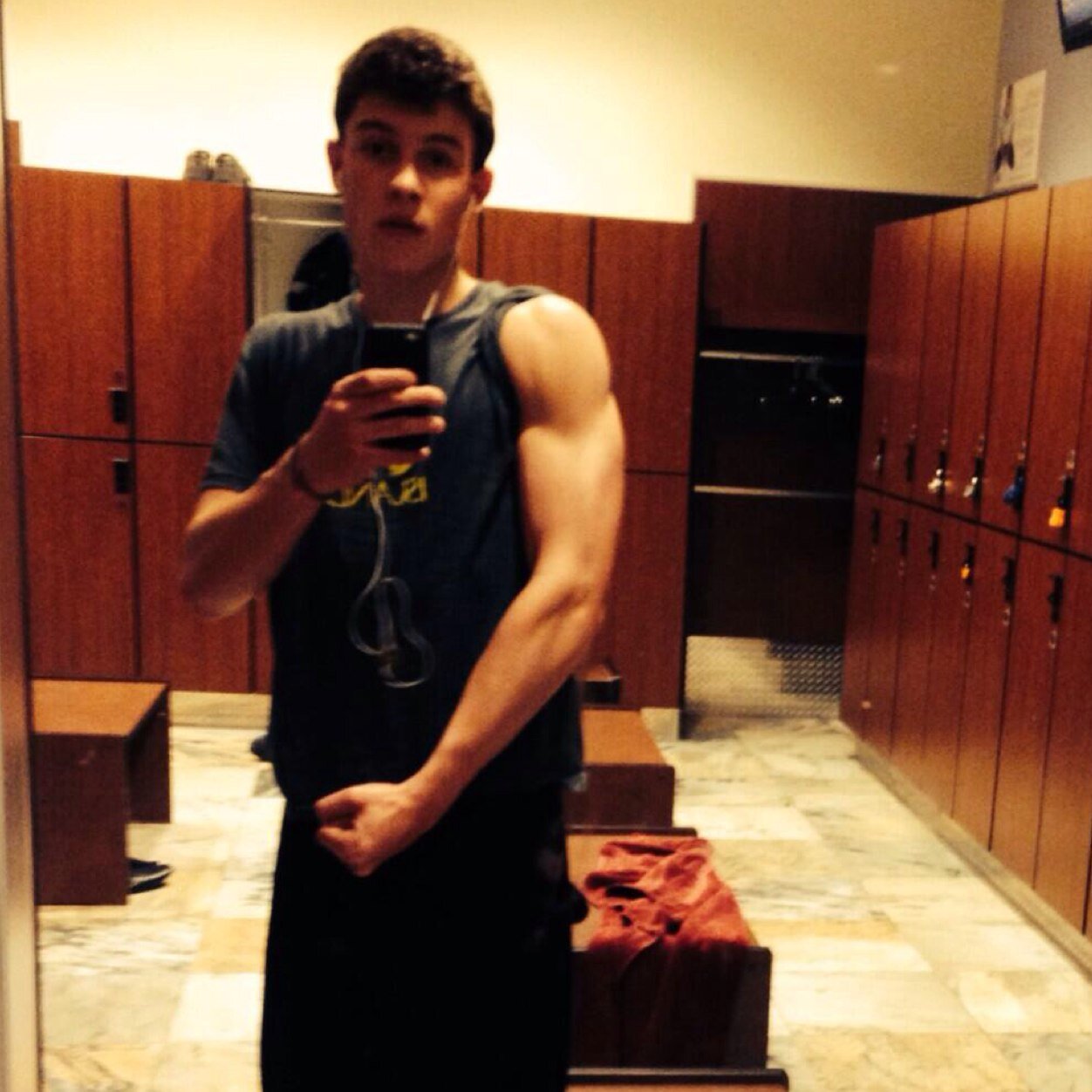 nah_or_what's profile picture. Follow follow follow ☺️