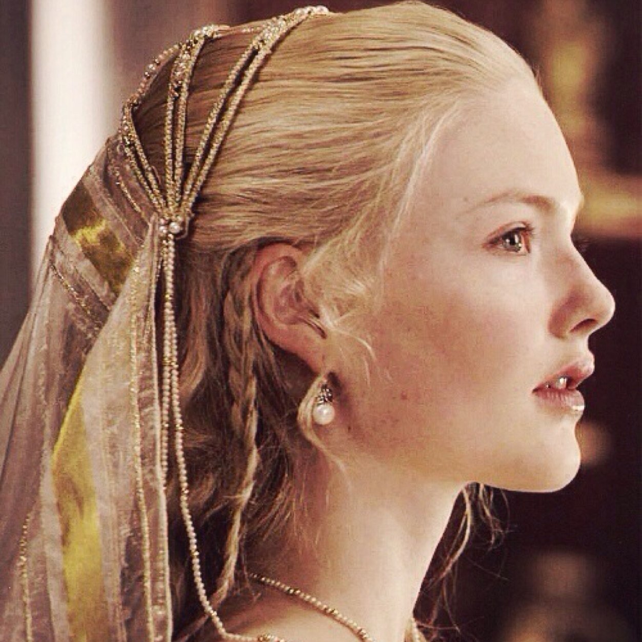 This Borgia beauty was said to have been so graceful, that she appeared as though she could walk on air. Daughter of Pope Alexander VI. #theborgias [RP]