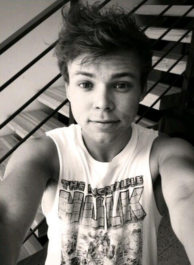 5 seconds of summer. Luke Hemming's, Michael Clifford, Ashton Irwin, Calum hood= life