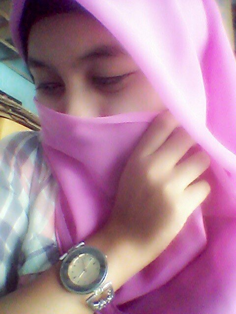 putrikarlina12's profile picture. 